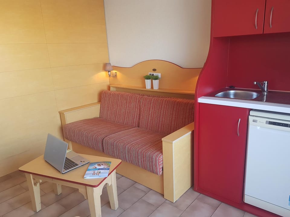 Kitchen or kitchenette, Living room