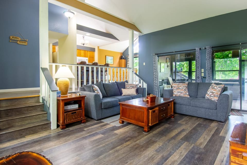 1 Mi to Margaritaville Resort Cottage with Fire Pit House in Lake of the Ozarks