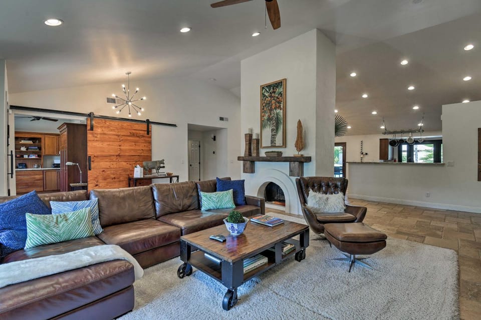 Scottsdale Oasis w/ Outdoor Bar & Pool! House in Buenavante