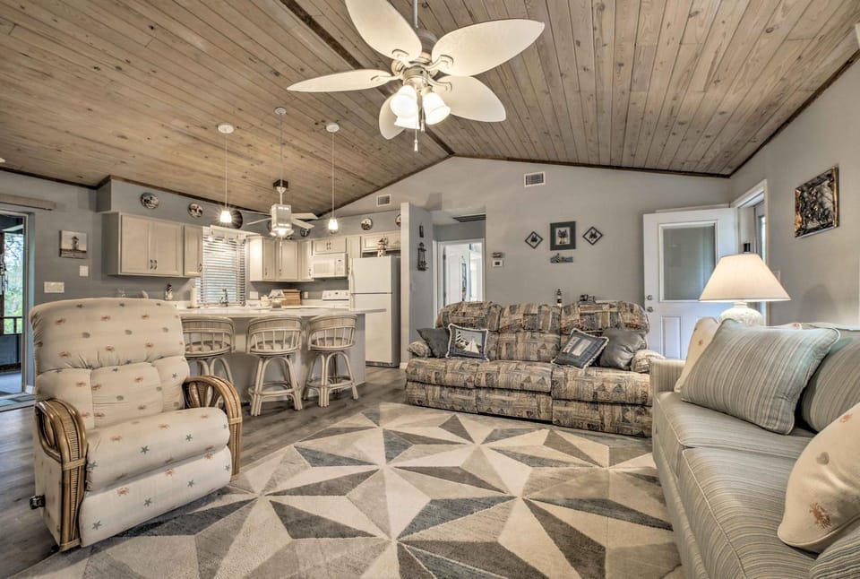 1 Mi to Boat Launch: Crystal River Home w/ Dock House in Crystal River