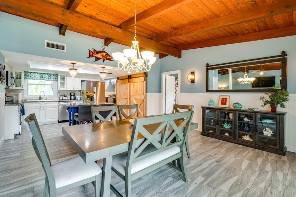 2 Mi to Homosassa Springs: Riverfront Home w/ Dock House in Homosassa