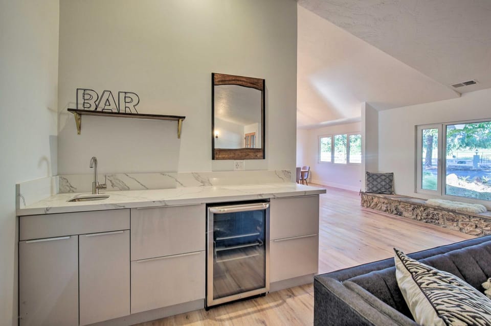Family Retreat - Private Tennis Court & Game Room House in Southern California