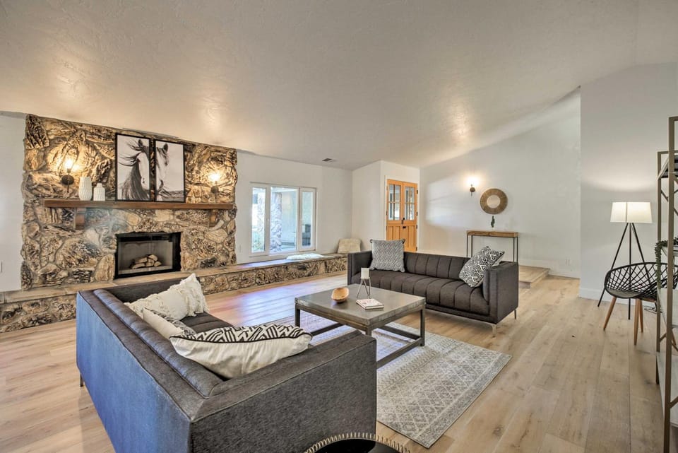 Family Retreat - Private Tennis Court & Game Room House in Southern California