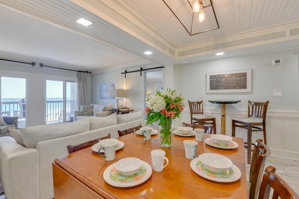 Oceanfront PCB Condo w/ Beach Access & 2 Pools House in Sunnyside
