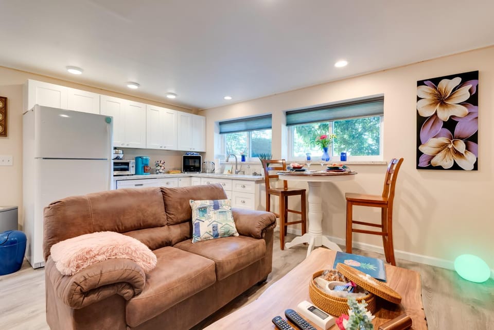 2 Mi to St Edward State Park Ground-Level Studio House in Kenmore