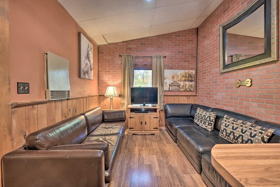 1 Mi to Raystown Lake: ‘Bill Pickett’ Ranch Apt House in Raystown Lake