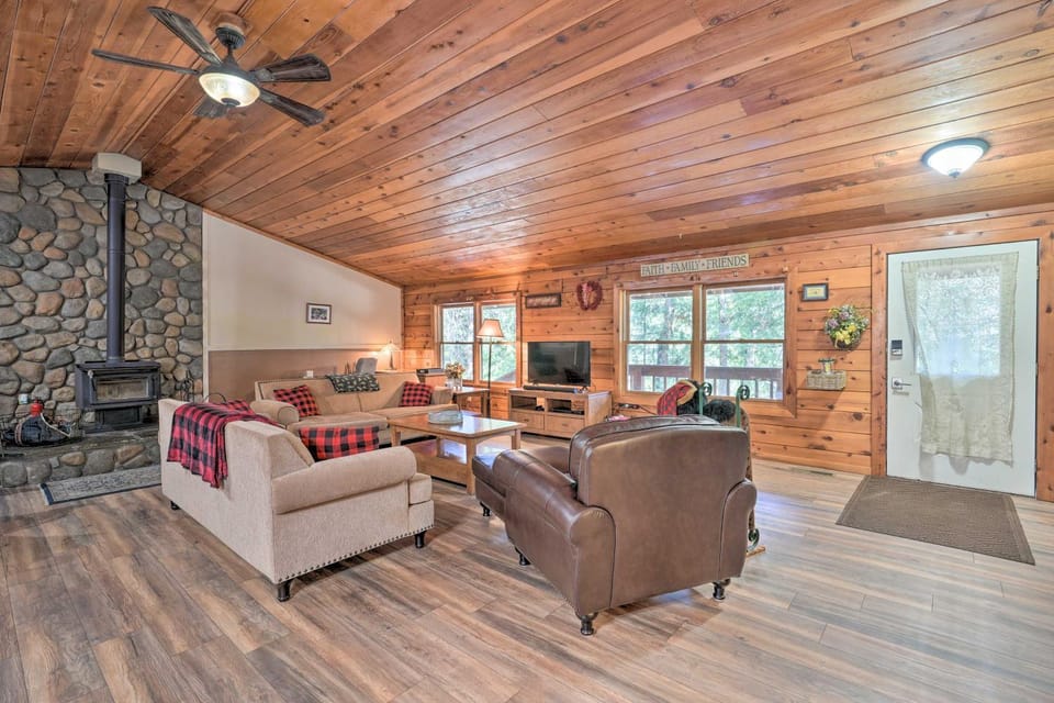 11 Mi to Apple Hill Pollock Pines Resort Cabin Cabin in Pollock Pines