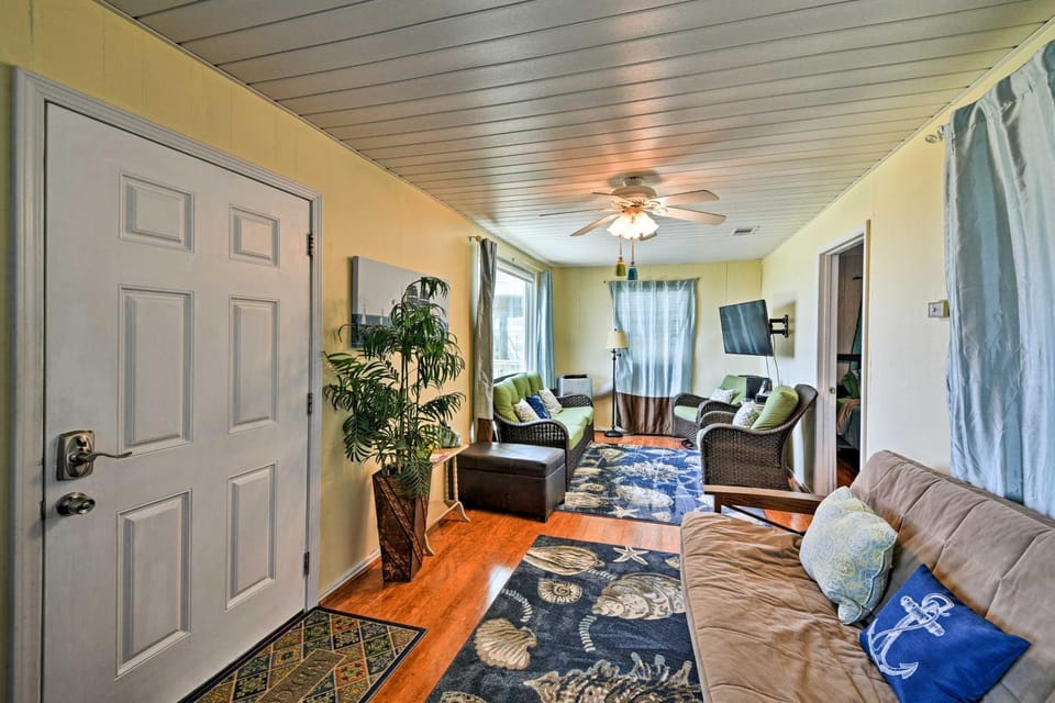 Steps to Private Beach! Pet-Friendly Getaway House in Hitchcock