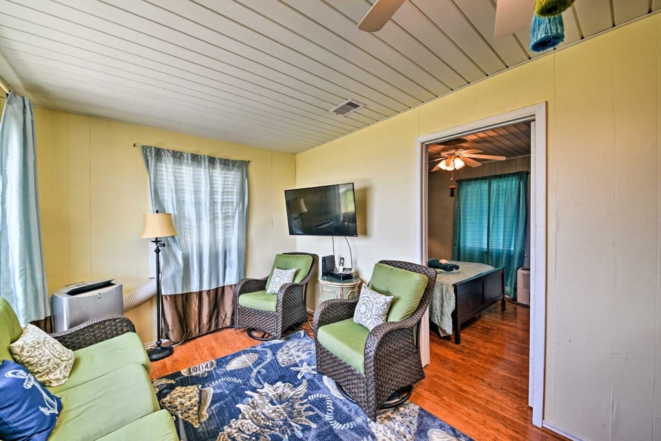 Steps to Private Beach! Pet-Friendly Getaway House in Hitchcock