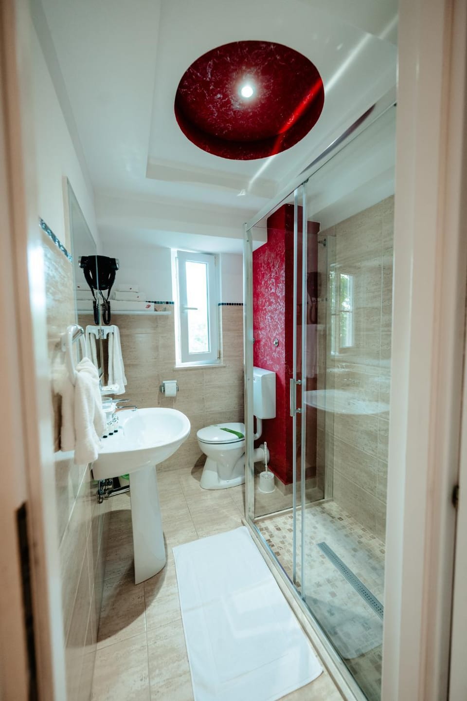 Shower, Toilet, Bathroom, towels