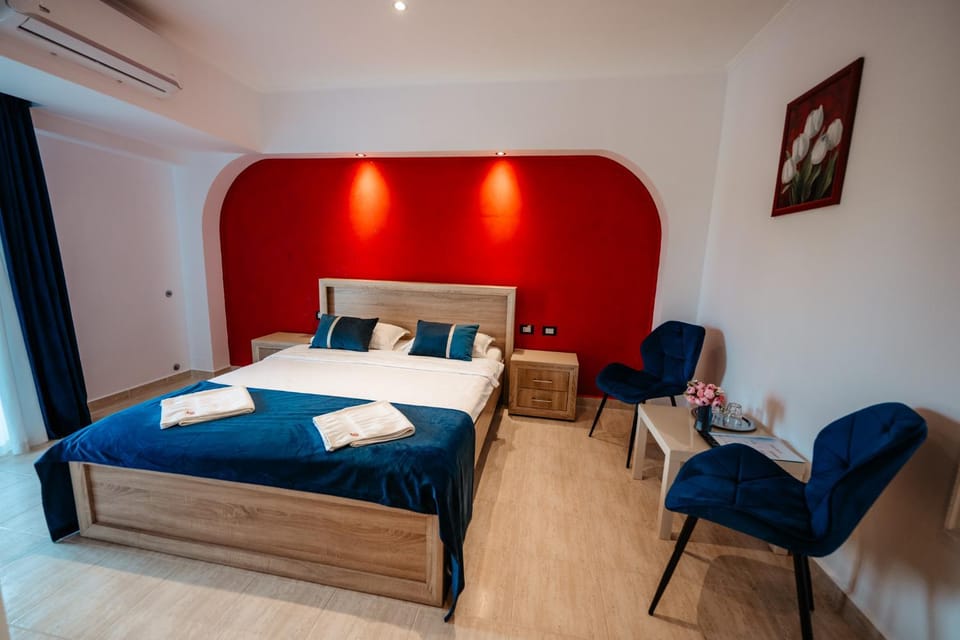 Bed, TV and multimedia, Photo of the whole room, wardrobe, air conditioner