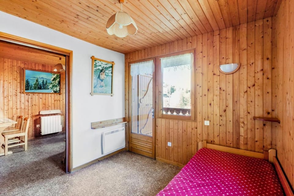 Bed, Bathroom