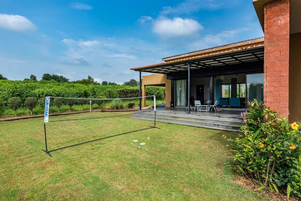 Property building, Spring, Day, Natural landscape, Activities, Garden, Garden view