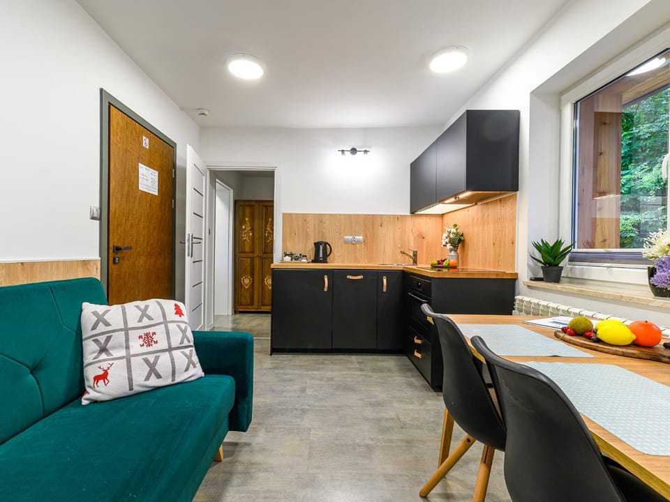 Living room, Seating area, Dining area, stove