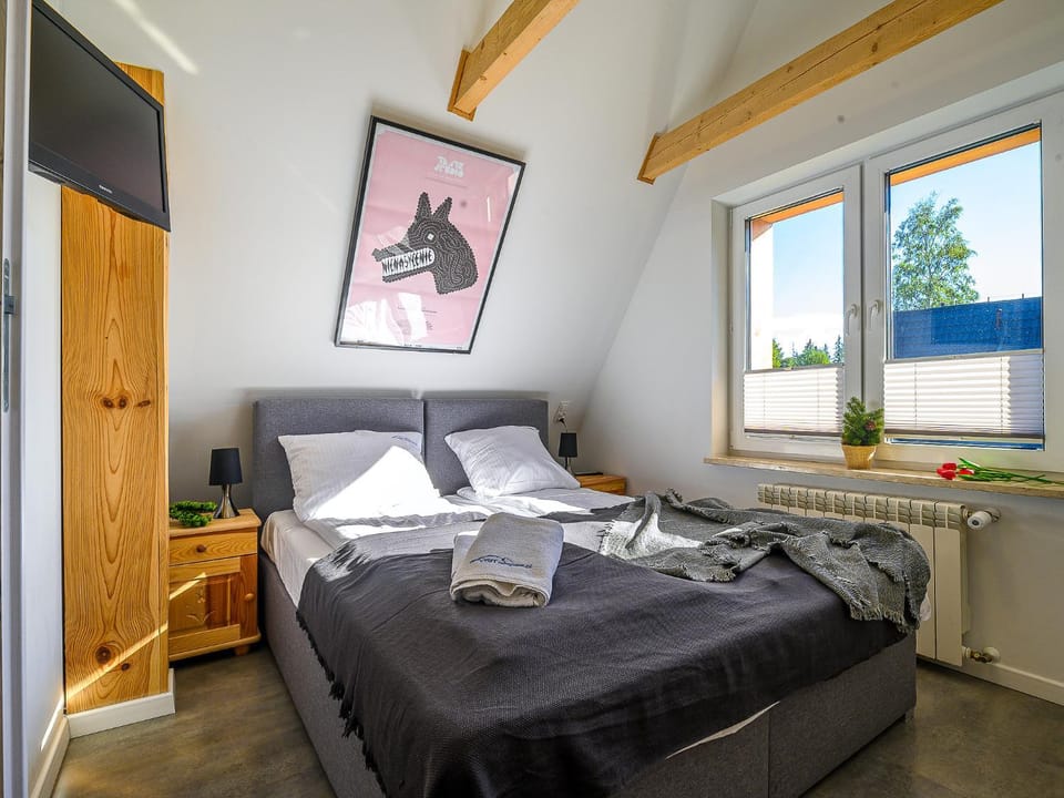 Bed, Photo of the whole room, Bedroom, towels