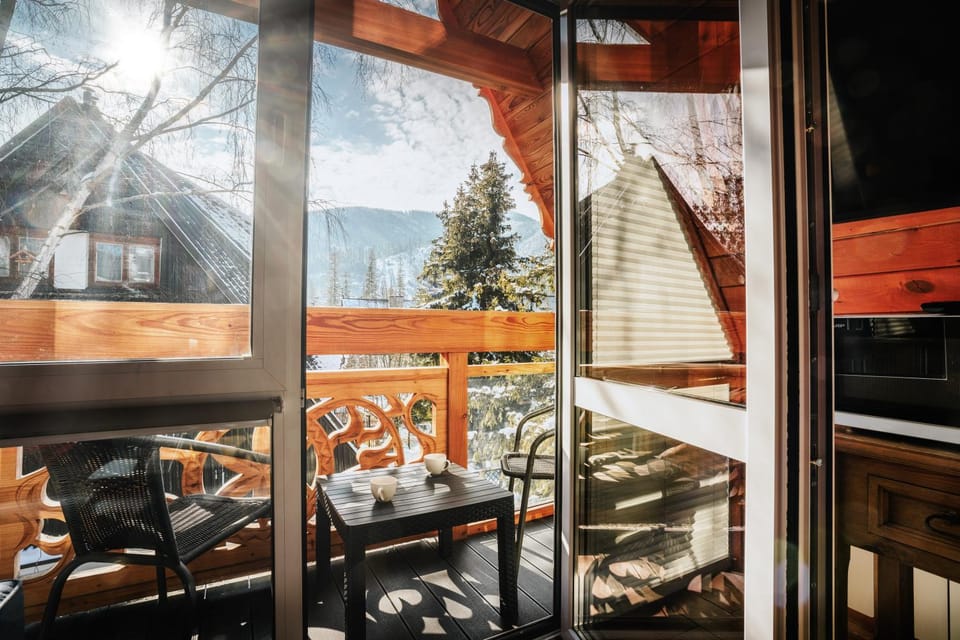 View (from property/room), Balcony/Terrace, Mountain view