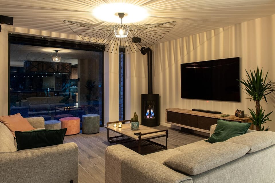 TV and multimedia, Living room, Seating area