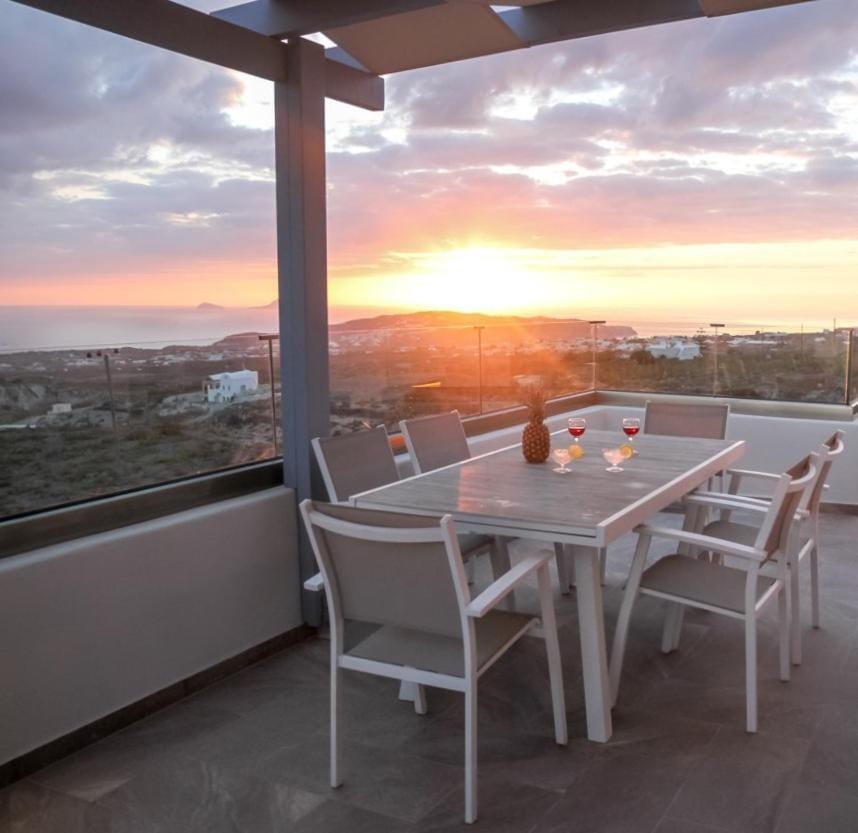View (from property/room), Balcony/Terrace, Dining area, Sunrise, Sunset