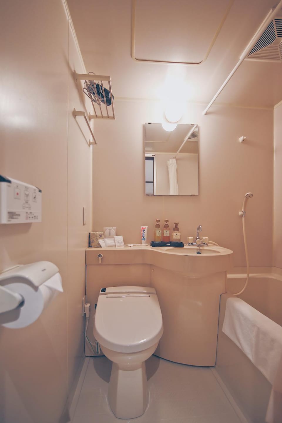 Toilet, Bathroom, Bath, bidet, towels, dryer