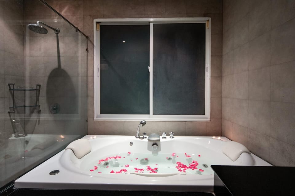 Bathroom, Bath