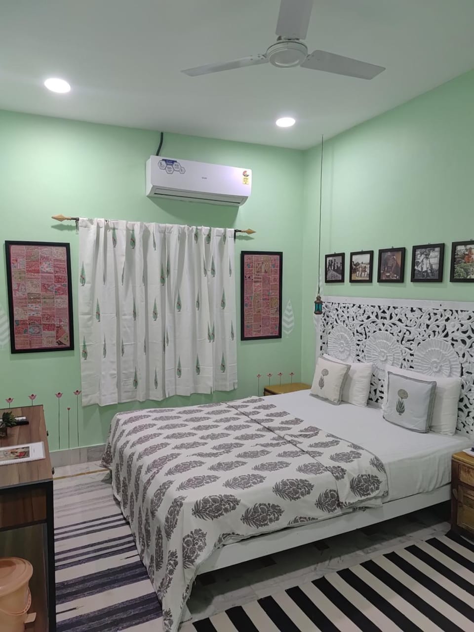 Photo of the whole room, Bedroom, air conditioner