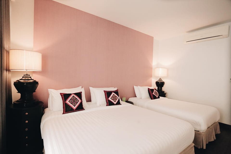 Photo of the whole room, Decorative detail