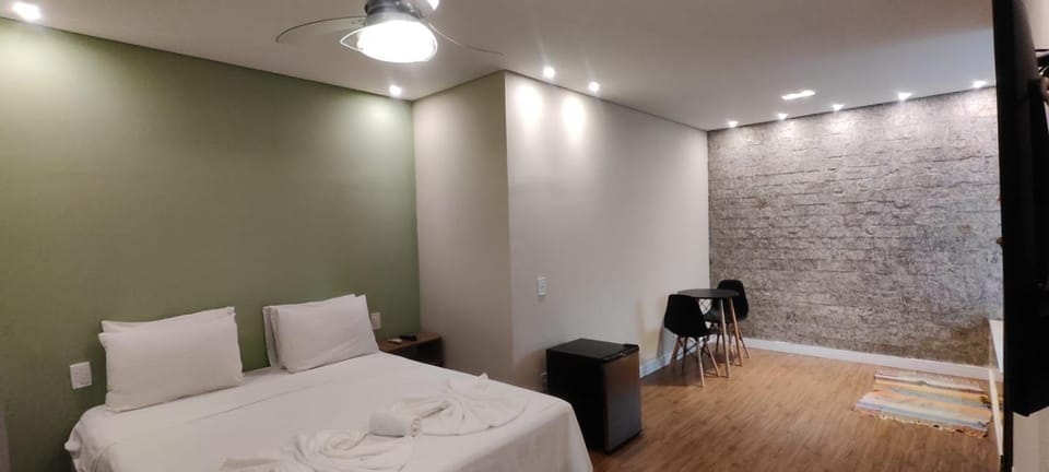 Bed, Hot Tub, TV and multimedia, Bedroom, air conditioner