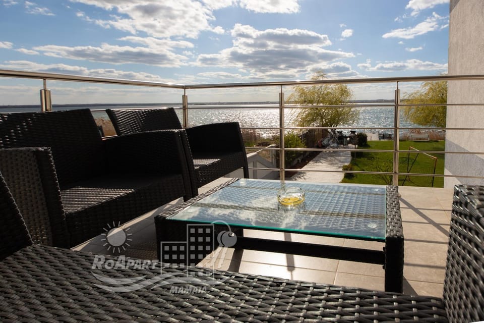 Balcony/Terrace, Lake view