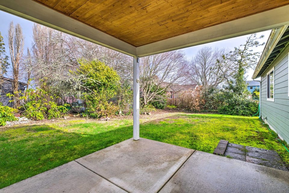 Hammond Home 2 Blocks to Marina and Columbia River! House in Hammond