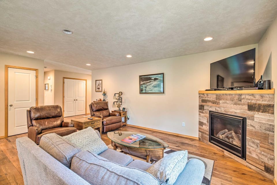 Hammond Home 2 Blocks to Marina and Columbia River! House in Hammond