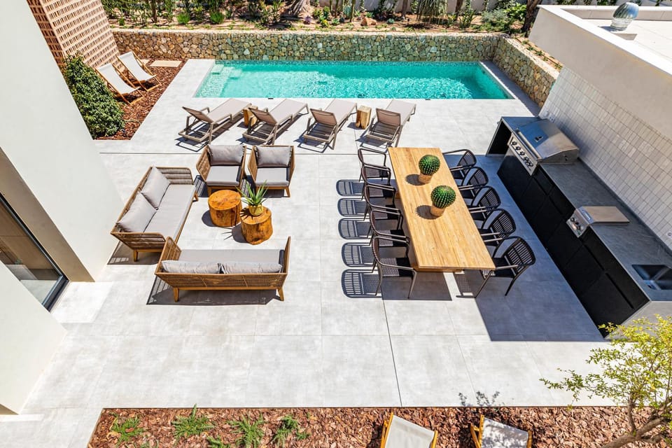 BBQ facilities, Pool view