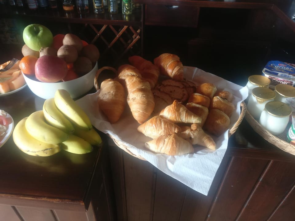 Breakfast, Continental breakfast, Buffet breakfast