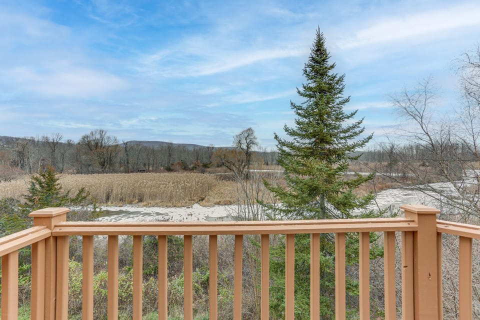 Spacious Condo w/ View < 1 Mi to Mtn Creek Resort! House in Vernon Township