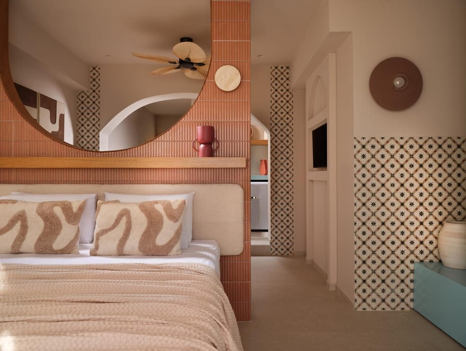 Bed, TV and multimedia, Photo of the whole room, Bedroom, wardrobe