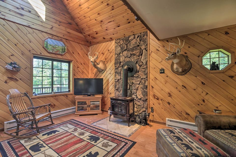 Lake Placid Chalet: Deck & Forest Views! House in Adirondack Mountains