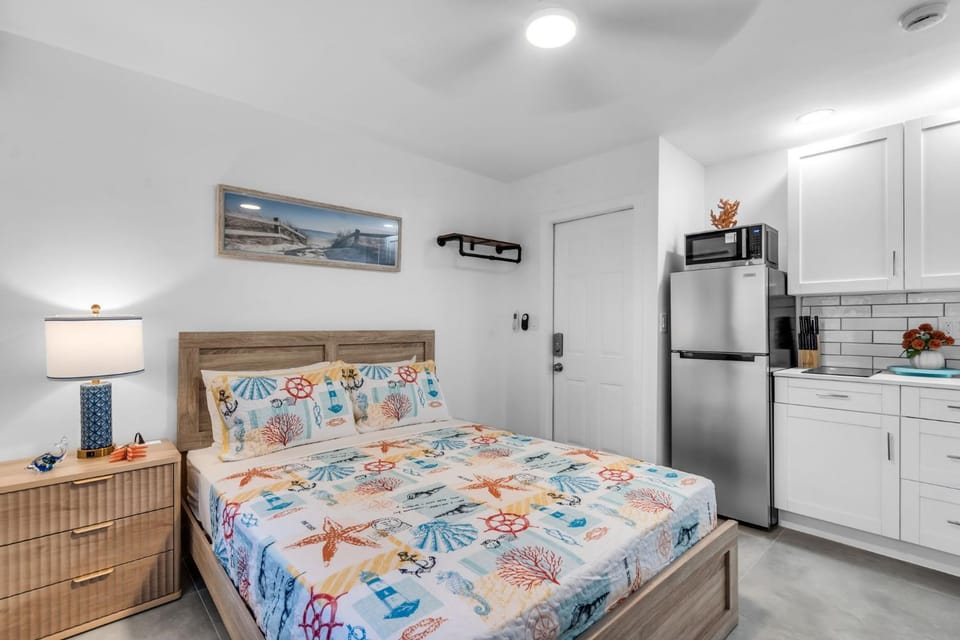 Bed, Kitchen or kitchenette, Photo of the whole room