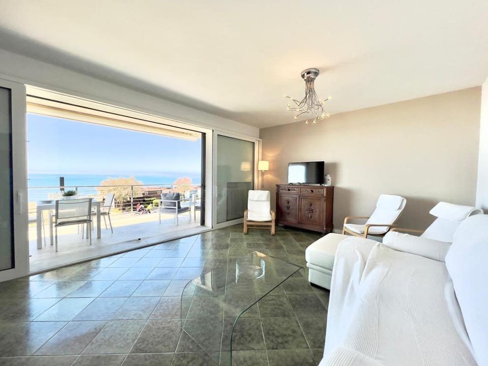 View (from property/room), Balcony/Terrace, Living room, Seating area