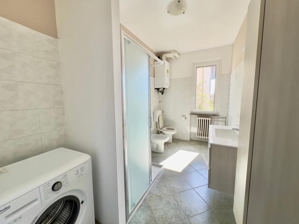 Toilet, Bathroom, washing machine