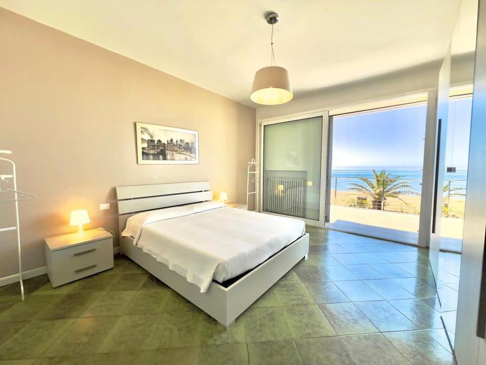 Bed, Photo of the whole room, Bedroom, Sea view