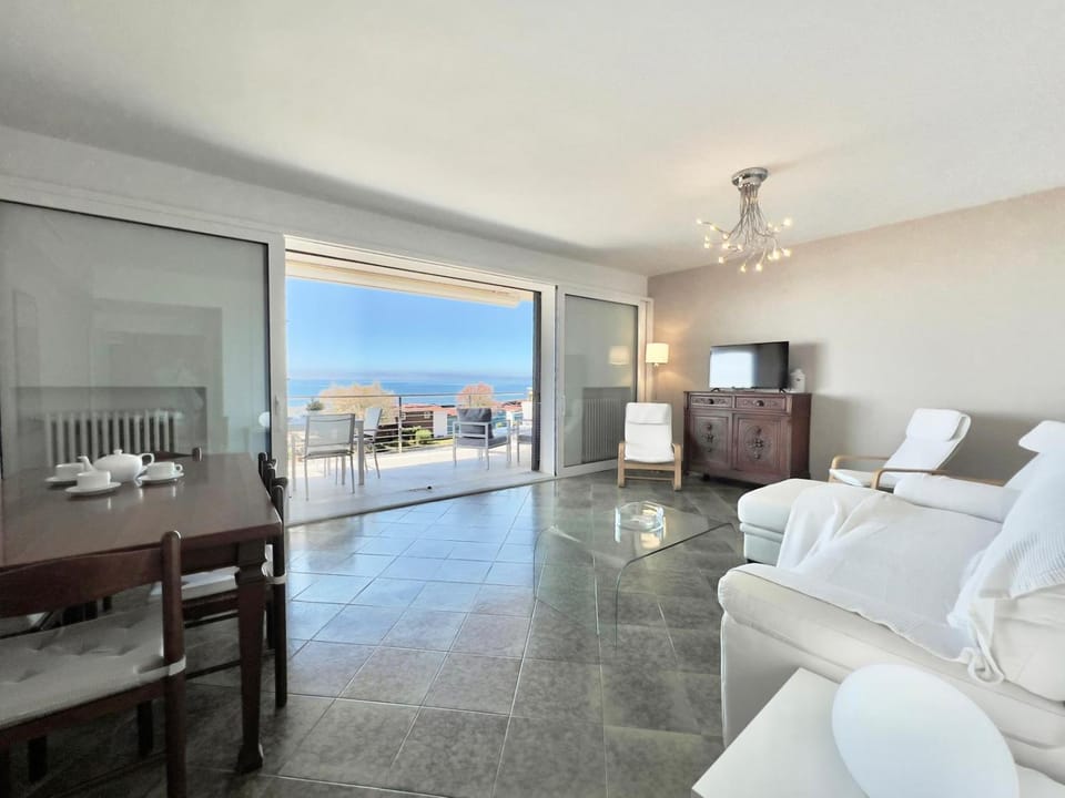 View (from property/room), Balcony/Terrace, Living room, Seating area