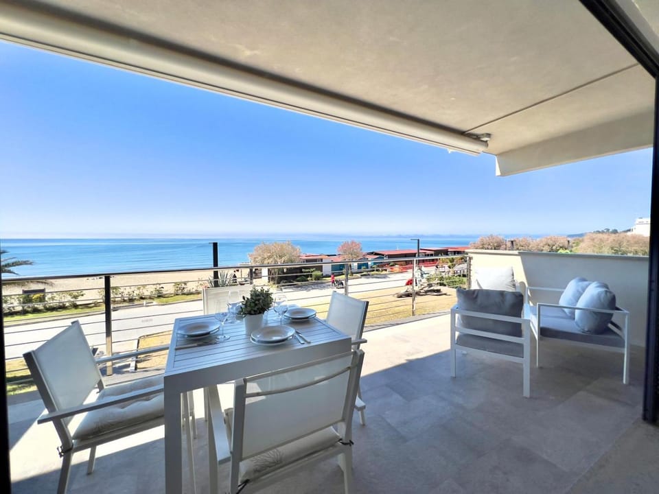 View (from property/room), Balcony/Terrace, Living room, Seating area, Dining area, Sea view