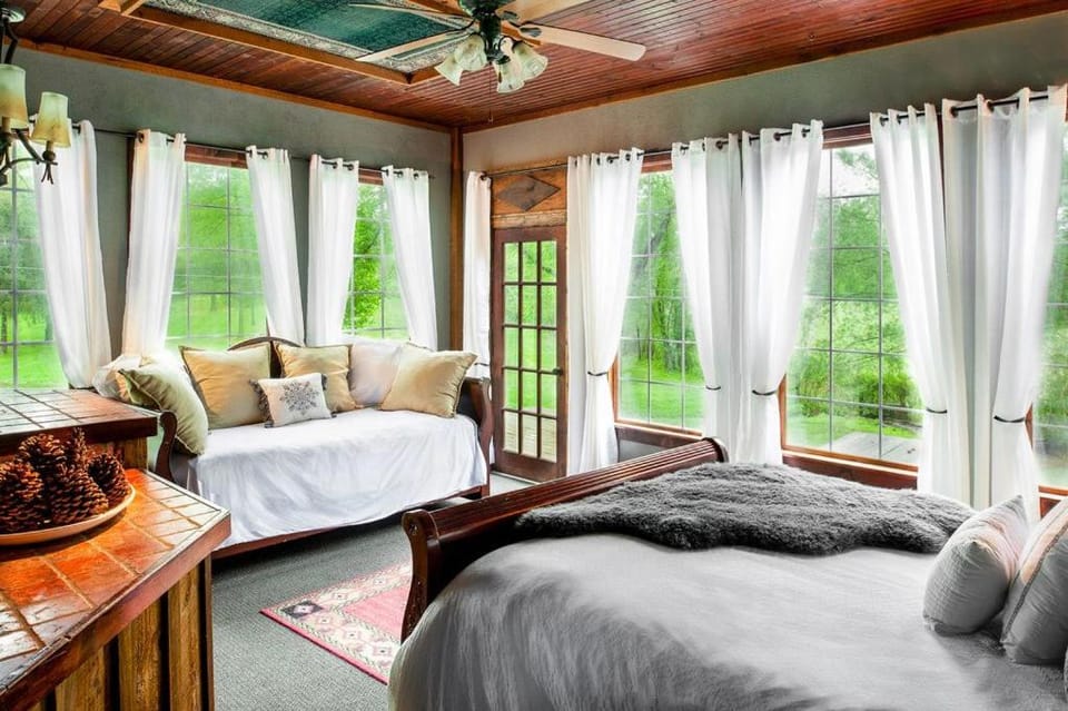 Whimsical Gatehouse at Dark Horse Estate Apartment in Franklin