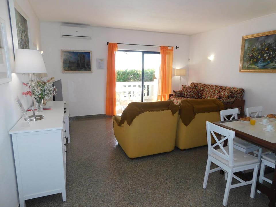 TV and multimedia, Living room, Dining area