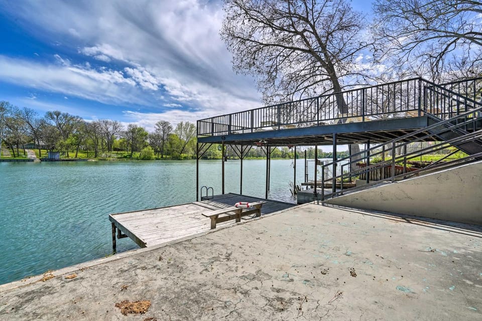 Guadalupe Riverfront Studio w/ Private Balcony Apartment in Seguin