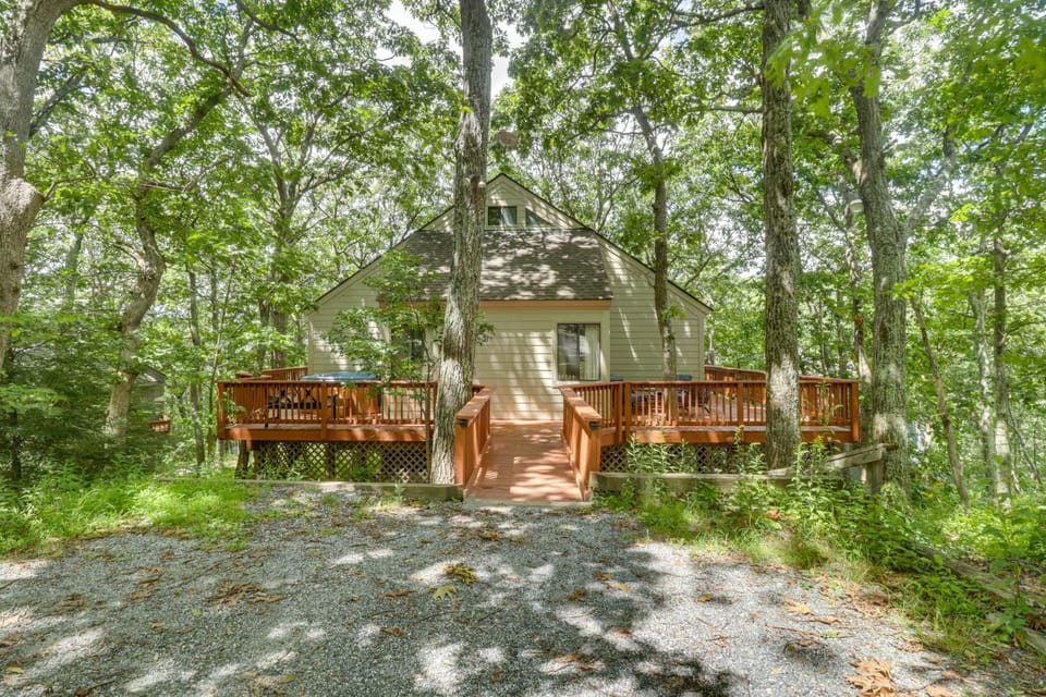 Wintergreen Home w/ Hot Tub, Deck & Mountain Views House in Massies Mill