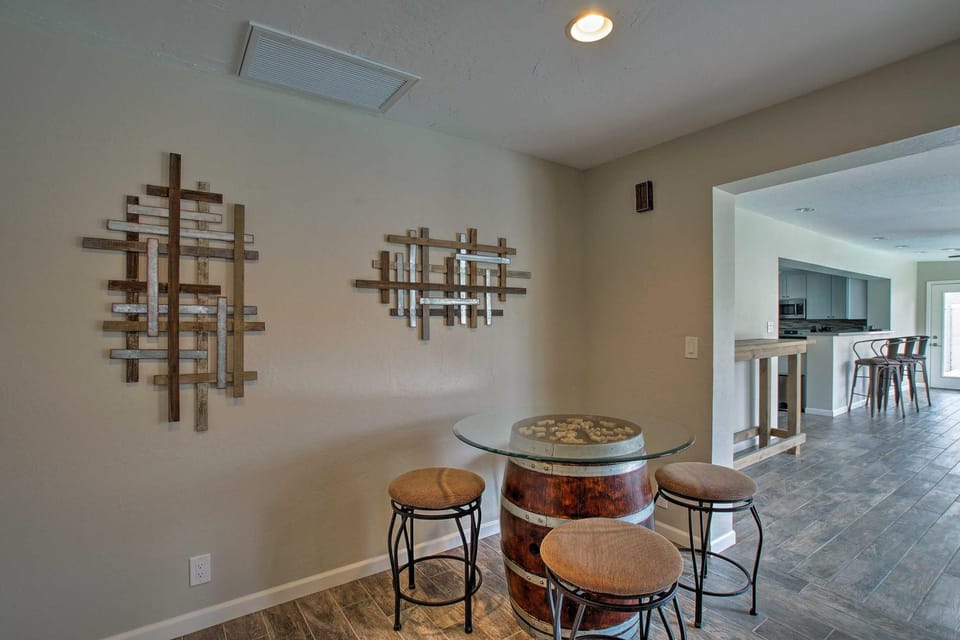 Swim, Putt & Explore! Classic Desert Phoenix Ranch House in Phoenix