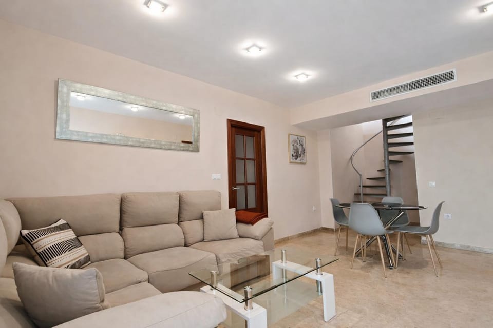 Communal lounge/ TV room, Living room, Lounge or bar