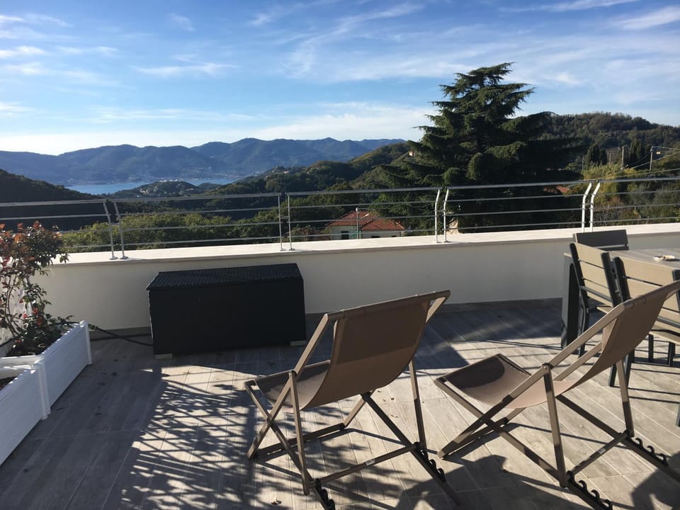 Day, Natural landscape, Balcony/Terrace, Dining area, Mountain view, Sea view