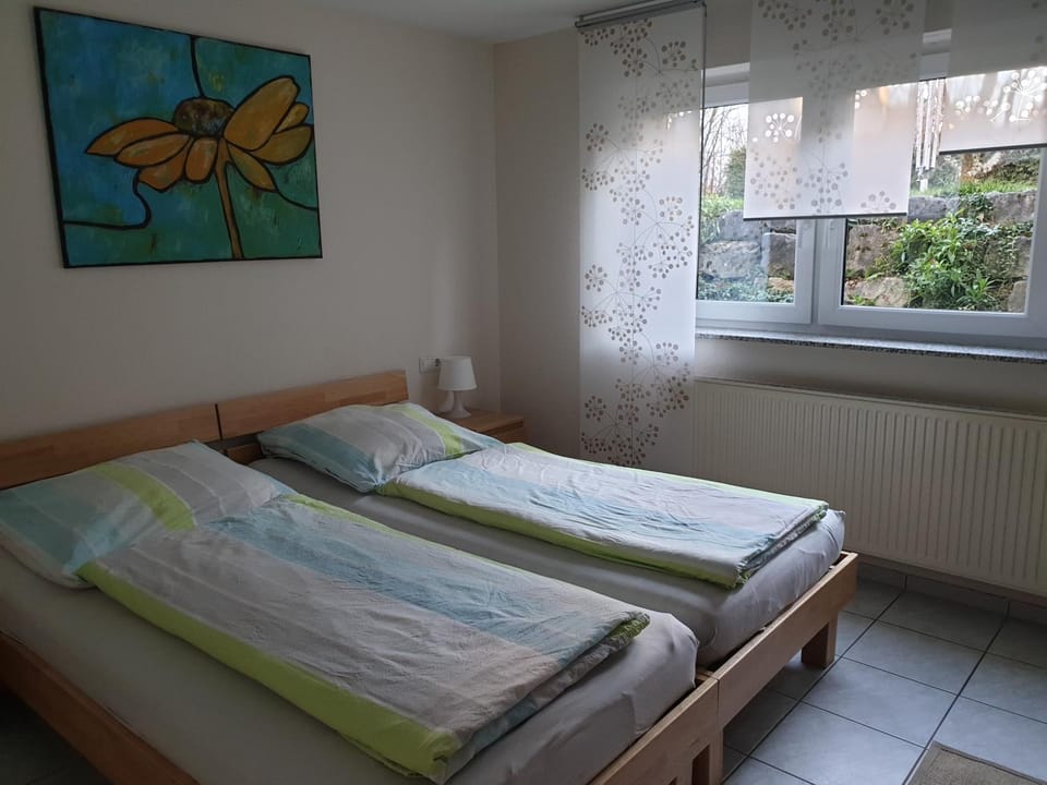 Bed, Bedroom, Garden view