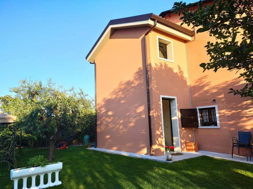 Property building, Facade/entrance, Garden